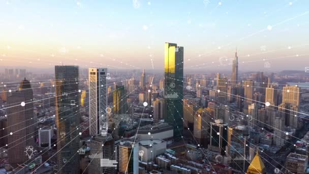 Slimme skyline van de stad. Futuristisch netwerkconcept, stadstechnologie. - Video
