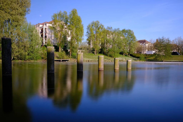 Long exposure photography on a lake in a small french city - 写真・画像
