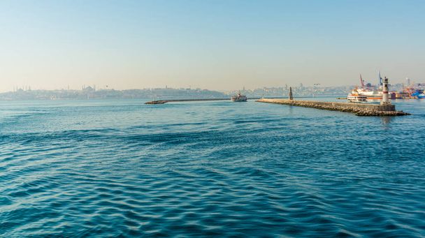 ISTANBUL, TURKEY: Landscape with views of the city of Istanbul and the Bosphorus on a sunny day. - Фото, изображение