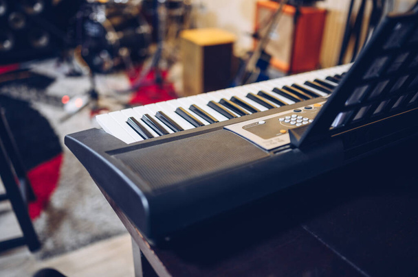 Electronic piano in professional recording studio. - Foto, Bild