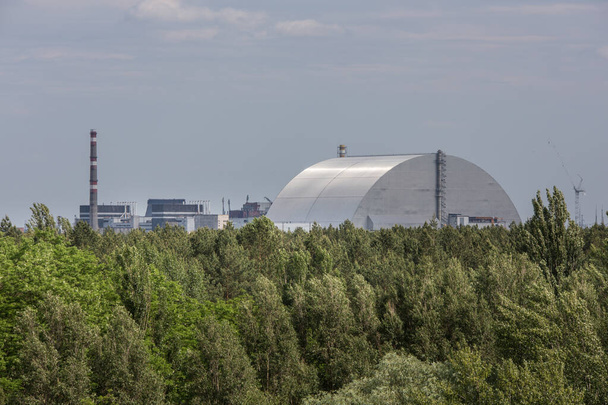 Sarcofaag boven de vierde centrale van de kerncentrale van Tsjernobyl - Foto, afbeelding