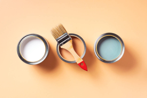 Paint brush and open paint can with on pastel background. Top view, copy space. Appartment renovation, repair, building and home design concept. - Φωτογραφία, εικόνα