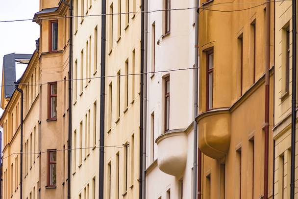 Stockholm, Švédsko Oranžové a okrové fasády obytných budov ve Vasastanu. - Fotografie, Obrázek
