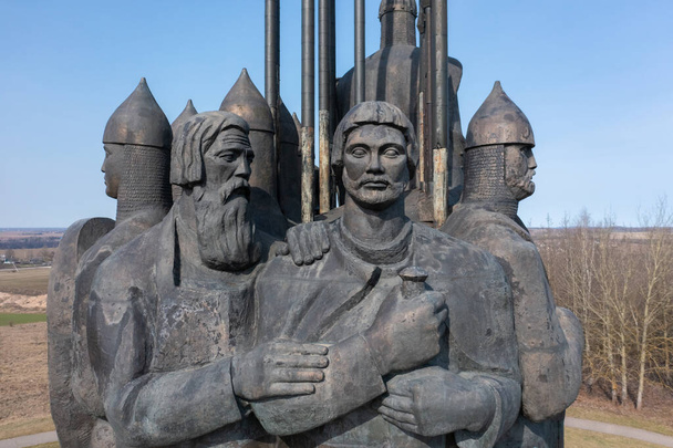 Monumento "Battaglia sul ghiaccio" sul Monte Sokolikha - Foto, immagini