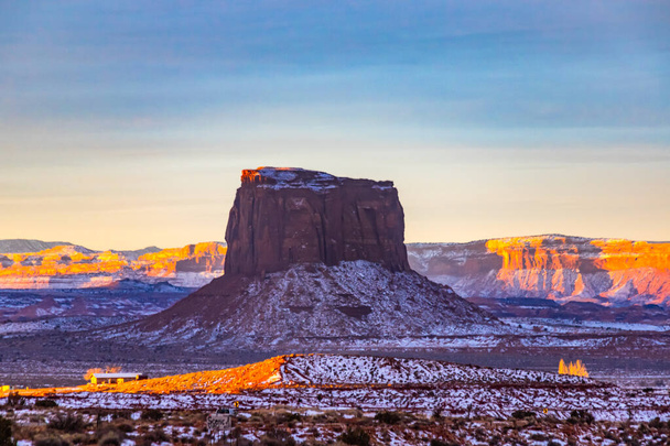 Lever de soleil d'hiver à Monument Valley, Utah - Photo, image