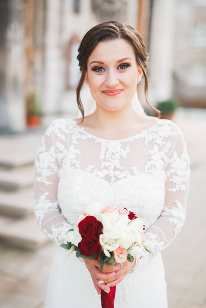 Portrait of stunning bride with long hair posing with great bouquet - Fotoğraf, Görsel