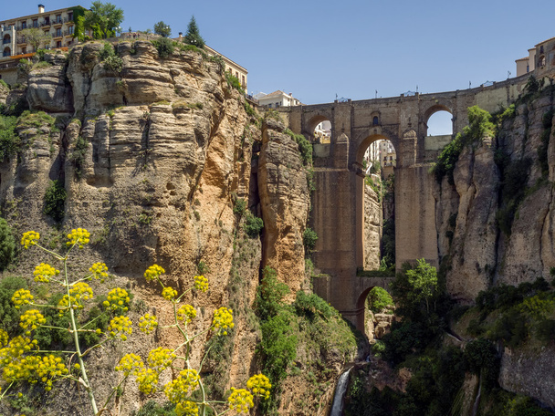 Blick auf neue Brücke von Ronda - Foto, Bild