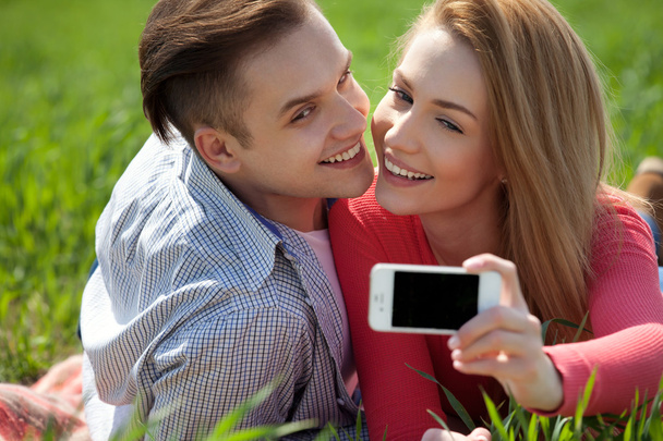 couples taking selfie self portrait at the park - Φωτογραφία, εικόνα