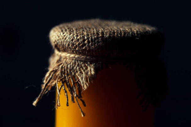 Méz a palackban rusztikus kivitelben  - Fotó, kép