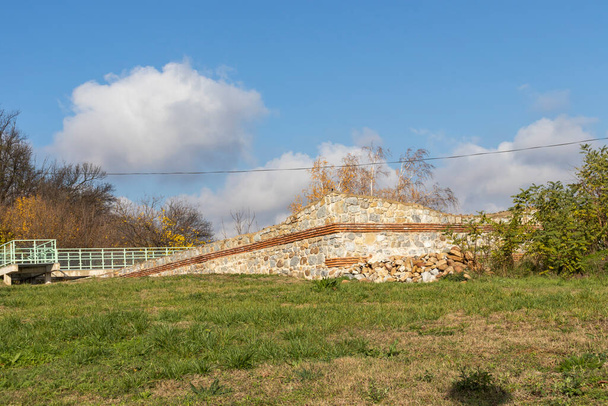 Muinaisen linnoituksen rauniot Castra ad Montanensium Montanan kaupungissa, Bulgariassa - Valokuva, kuva