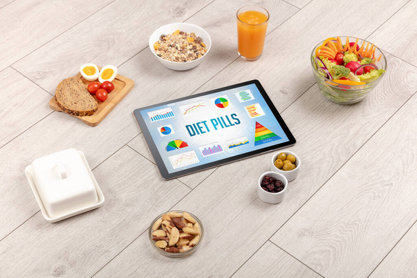 Organic food and tablet pc - Foto, afbeelding