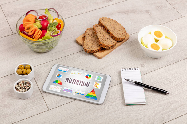 Organic food and tablet pc - Foto, afbeelding
