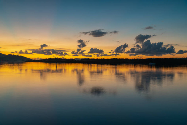 Sunrise down at the waterfront in Woy Woy on the Central Coast, NSW, Australia. - Zdjęcie, obraz