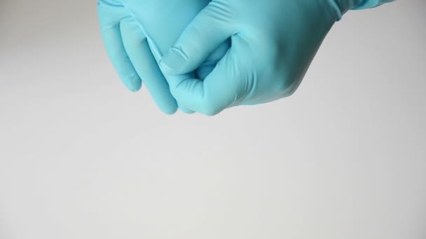 opstijgen blauwe rubber handschoenen - Video