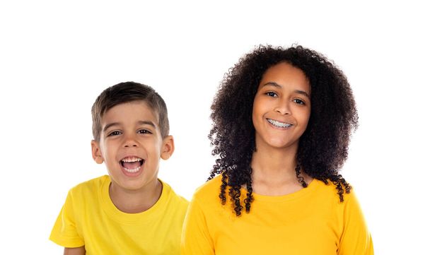 Two happy children with yellow t-shirt isolated on a white background - Foto, Imagen
