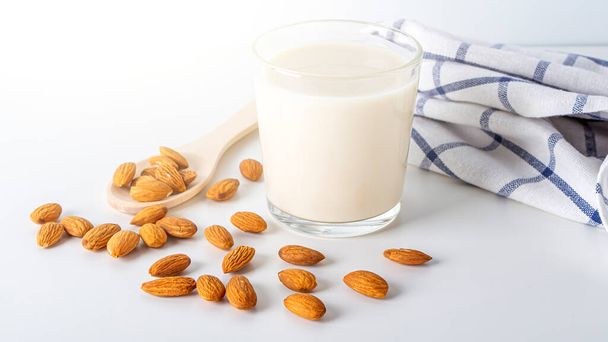 Cooked nuts vegetable drink. Almonds milk in glass. Homemade food concept. Plant based organic veggie milk, lactose free. close up. Healthy breakfast - Foto, Imagen
