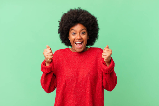 afro black woman feeling shocked, excited and happy, laughing and celebrating success, saying wow! - Foto, Bild