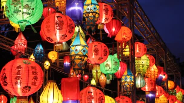 kleurrijke internationale lantaarns, chiang mai, thailand - Video