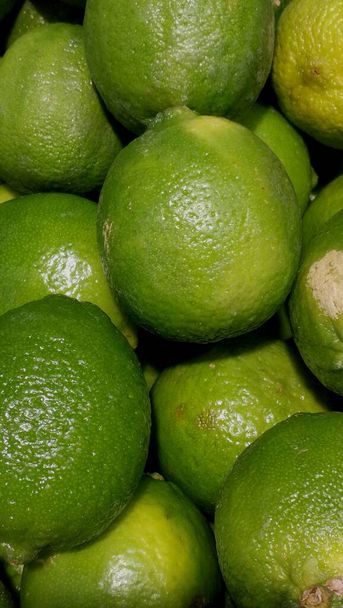 Fruits verts frais au citron vert - Photo, image