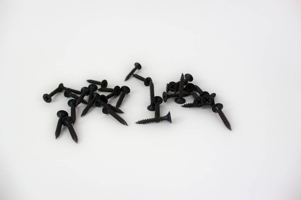 Самокеровані чорні гвинти ізольовані на білому тлі
 - Фото, зображення