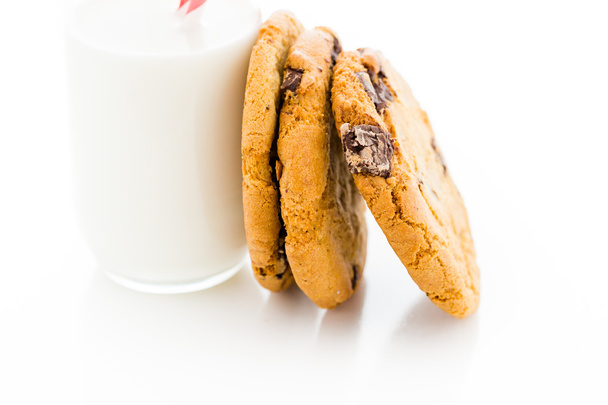 チョコレート固まりのクッキー - 写真・画像