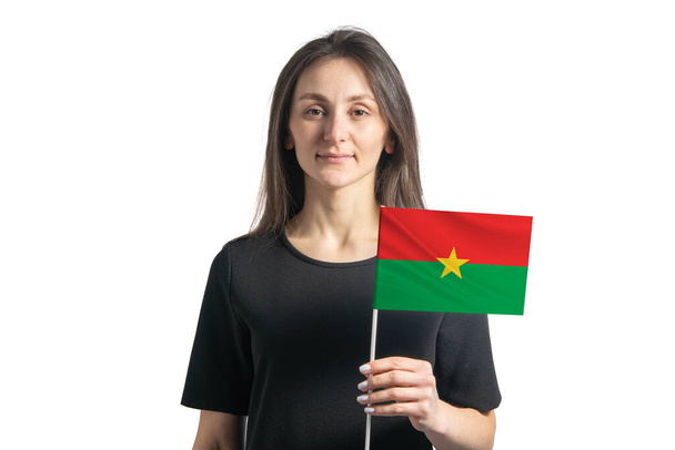 Boldog fiatal fehér lány kezében Burkina Faso zászló elszigetelt fehér alapon. - Fotó, kép