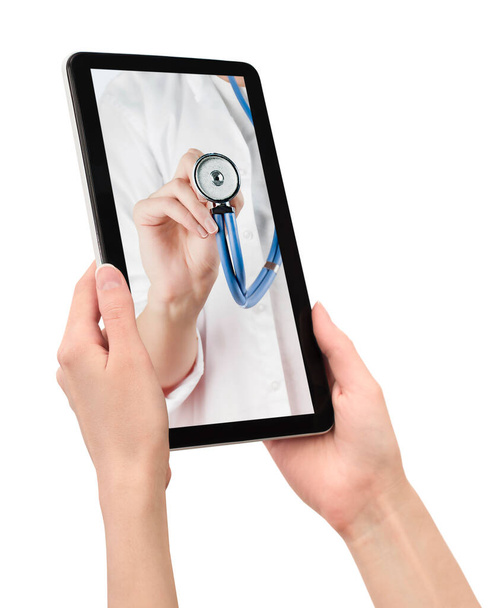 le mani stanno tenendo un tablet digitale. consultazione medica online.isolato su sfondo bianco - Foto, immagini