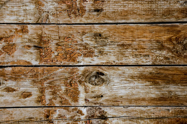 Derisi yüzülmüş boya ve çatlaklarla ahşap tahtaların doğal arka planı - Fotoğraf, Görsel