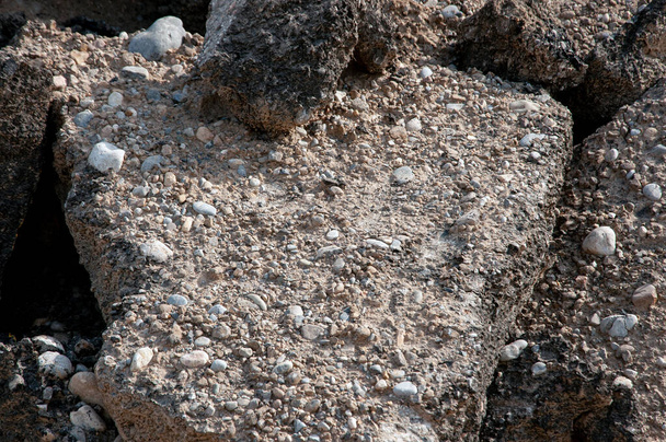 piezas de asfalto desechadas después de la reparación de la carretera - Foto, imagen