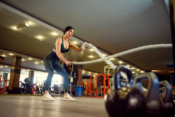 Caucasian fit woman dressed in sportsoutfit doing workout with b - Fotografie, Obrázek