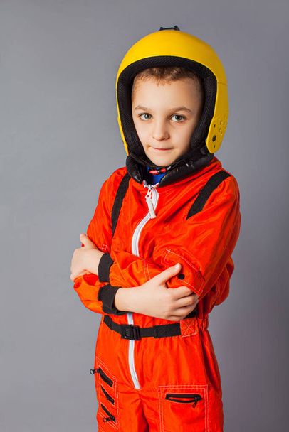 The little boy is posing in a parachute costume - Фото, изображение