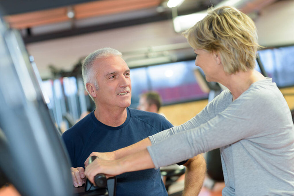 senior couple in gym working out with weights - Foto, Bild