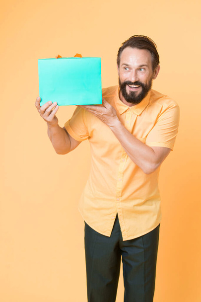 Shopping online. copy space. Mature hipster with beard. Bearded man with shopping bags. Happy holidays. big sale in shopping mall. shopping. brutal caucasian hipster with moustache. Shopaholic - Foto, imagen