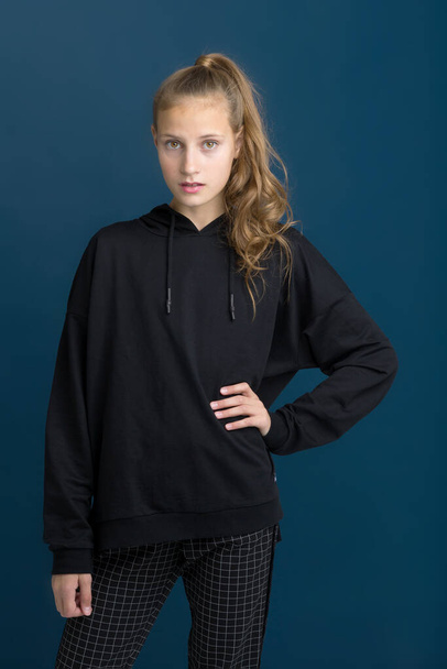 Pretty teenage girl in black stylish clothes - Fotoğraf, Görsel