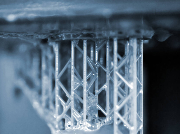 La impresora 3D de la estereolitografía DPL crea pequeños detalles y goteos líquidos - Foto, Imagen