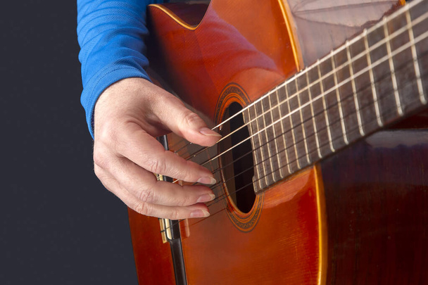 male guitarist hands with nails while playing music. classical guitar - Foto, imagen