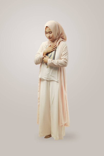 Beautiful Muslim woman praying with Hand praying gesture isolated white background background - Фото, зображення
