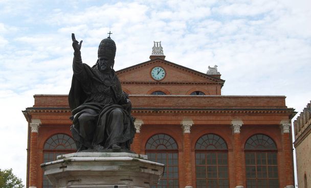 Statue du pape Paul V sur la Piazza Cavour. Rimini. Italie - Photo, image
