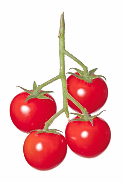 Крупный план помидоров черри, изолированных на белом фоне - Фото, изображение