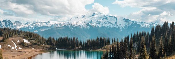 Bild See und Glacier Peak in Washington, USA - Foto, Bild