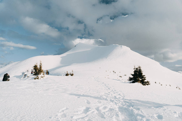 Karpaattien vuorten luminen verginis - Valokuva, kuva