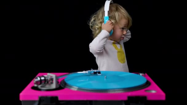 Djing small girl with headphones - Footage, Video