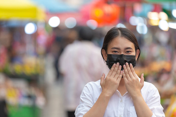 Asian woman wearing face mask  shopping in market  - Fotografie, Obrázek