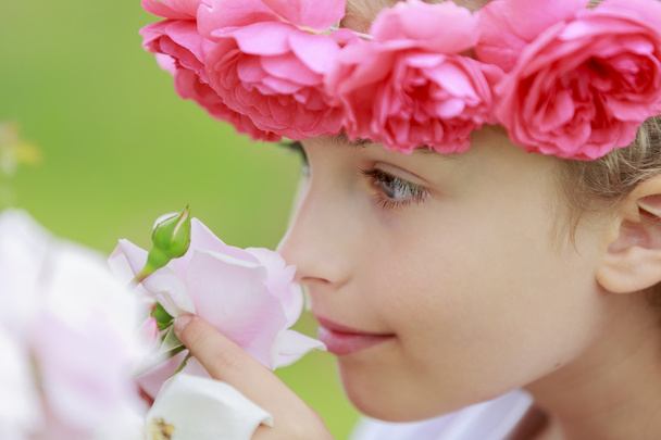 Rose garden - beautiful girl playing in the rose garden - Zdjęcie, obraz