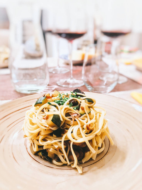 A close up view of spaghetti on a plate - Фото, изображение