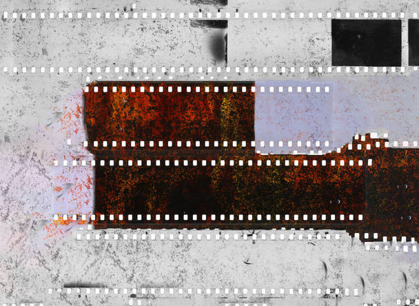 collage abstracto de tiras de película de celuloide - tiras de película de celuloide viejas, usadas, polvorientas y rayadas - Foto, imagen