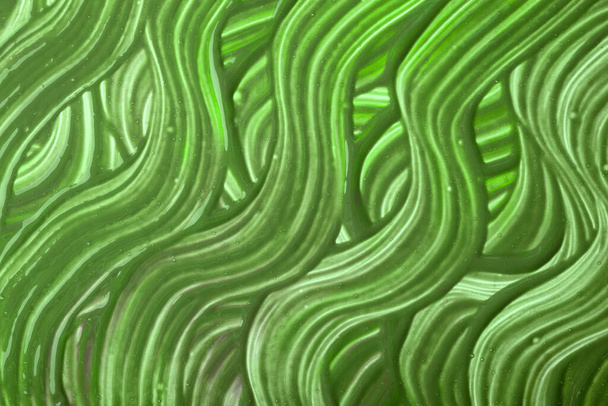 Abstrakti taide tausta vihreät värit. Vesiväri maalaus kankaalle oliivi kihara aivohalvauksia ja tilkka. Akryyli taideteos paperilla siveltimellä aaltokuvio. Tekstuurin tausta. - Valokuva, kuva