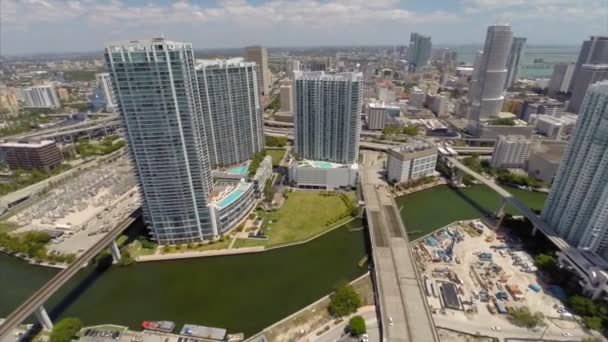 Condomínios Highrise no centro de Miami
 - Filmagem, Vídeo