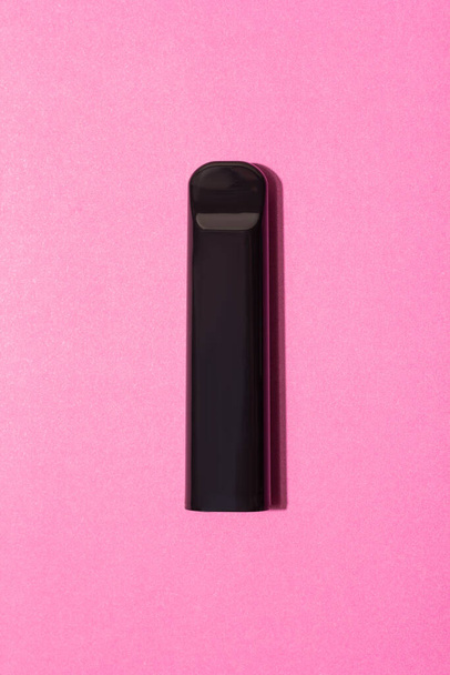 Schwarzer Pod Vape im rosa Hintergrund - Foto, Bild