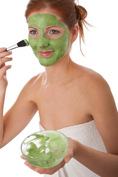 σειρά φροντίδας σώμα - ελκυστική γυναίκα εφαρμογή πράσινη μάσκα προσώπου - Φωτογραφία, εικόνα